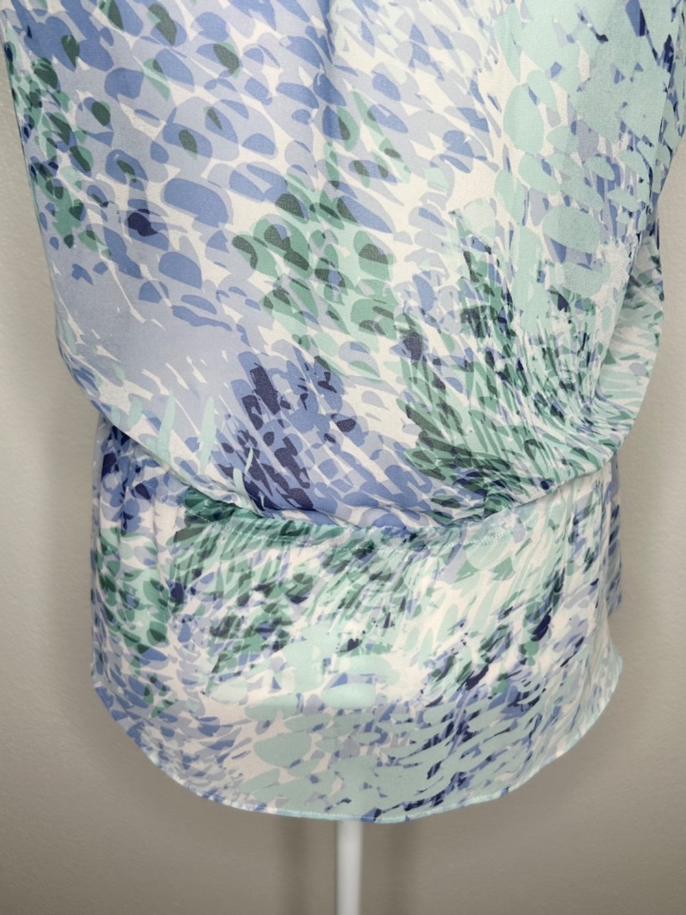 Banana Republic Womens Blue Patterned Sheer V-Neck Tie-Waist Top Blouse Size M - Picture 7 of 9